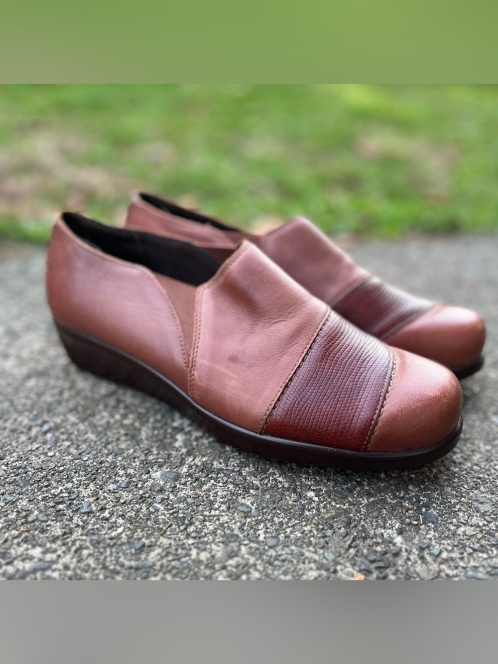SAS Womens Slip On Auburn/ Lizard Loafers Sz 9.5